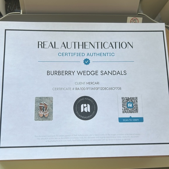 Burberry Nova Check Wedges w/ COE - Picture 14 of 14